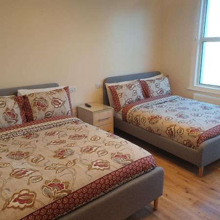 London Luxury Spacious 2 Bedroom Apartment 4 Mins From Ilford Stn. Free Parking Exteriör bild