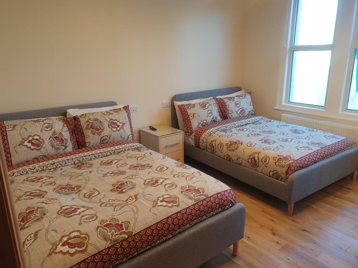 London Luxury Spacious 2 Bedroom Apartment 4 Mins From Ilford Stn. Free Parking Exteriör bild