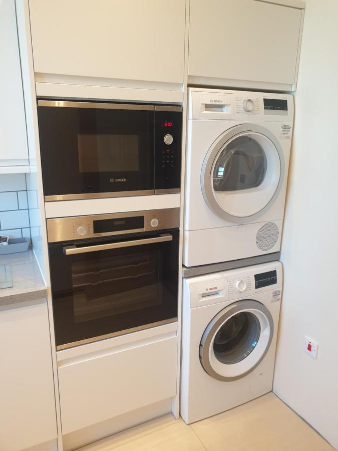 London Luxury Spacious 2 Bedroom Apartment 4 Mins From Ilford Stn. Free Parking Exteriör bild