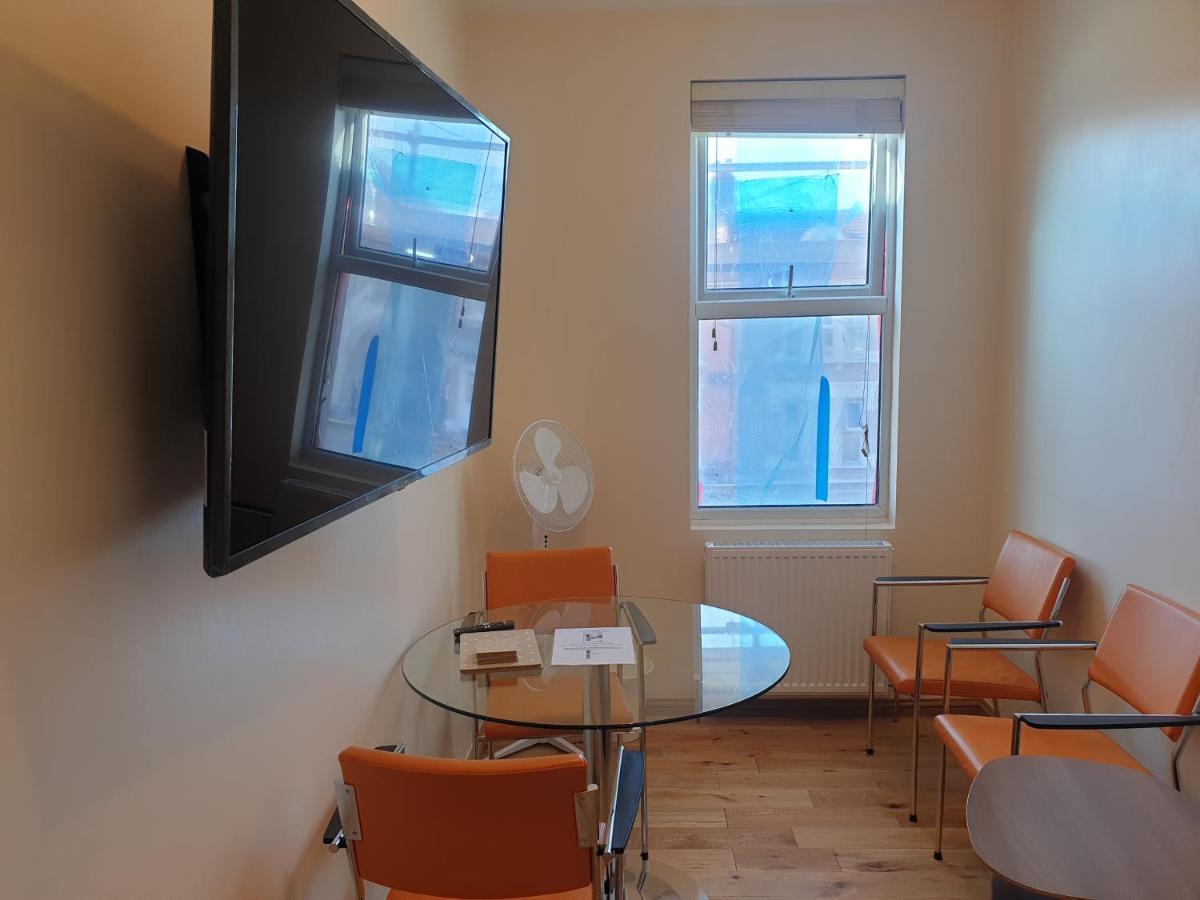 London Luxury Spacious 2 Bedroom Apartment 4 Mins From Ilford Stn. Free Parking Exteriör bild